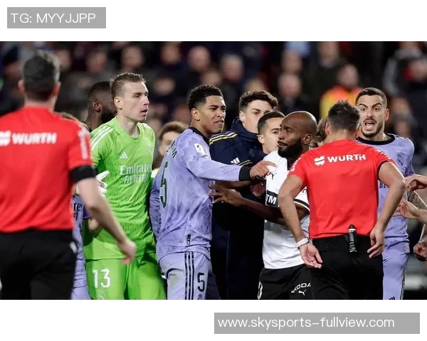 德甲精彩对决曼联大胜尤文图斯引发争议判罚热议